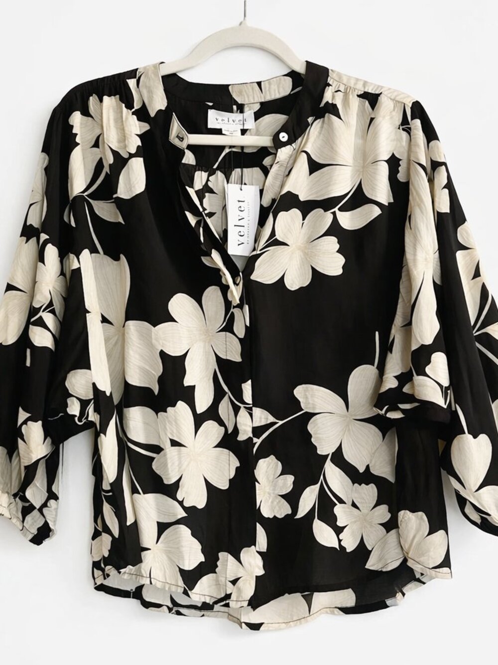 🖤Velvet by Graham & Spencer Black Cream Top XS NWT🌼